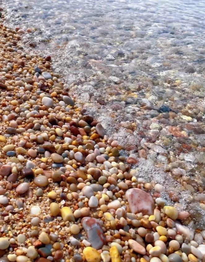 river-stone-pebbles-dry-creek-drainage