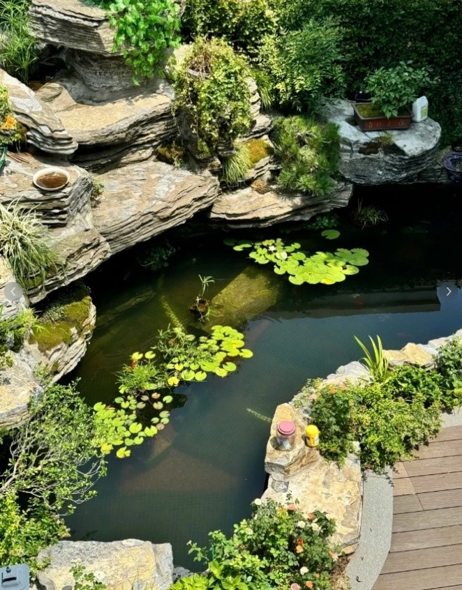 building-waterfall-with-layered-stone